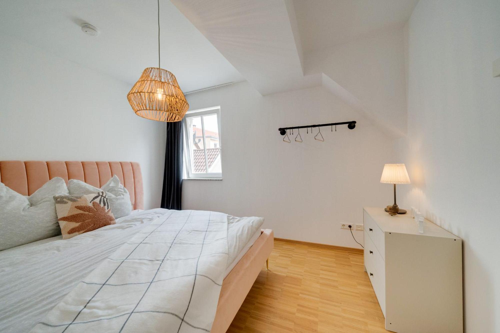 Altstadt Apartment 2 Zimmer Am Weibermarkt 罗伊特林根 外观 照片
