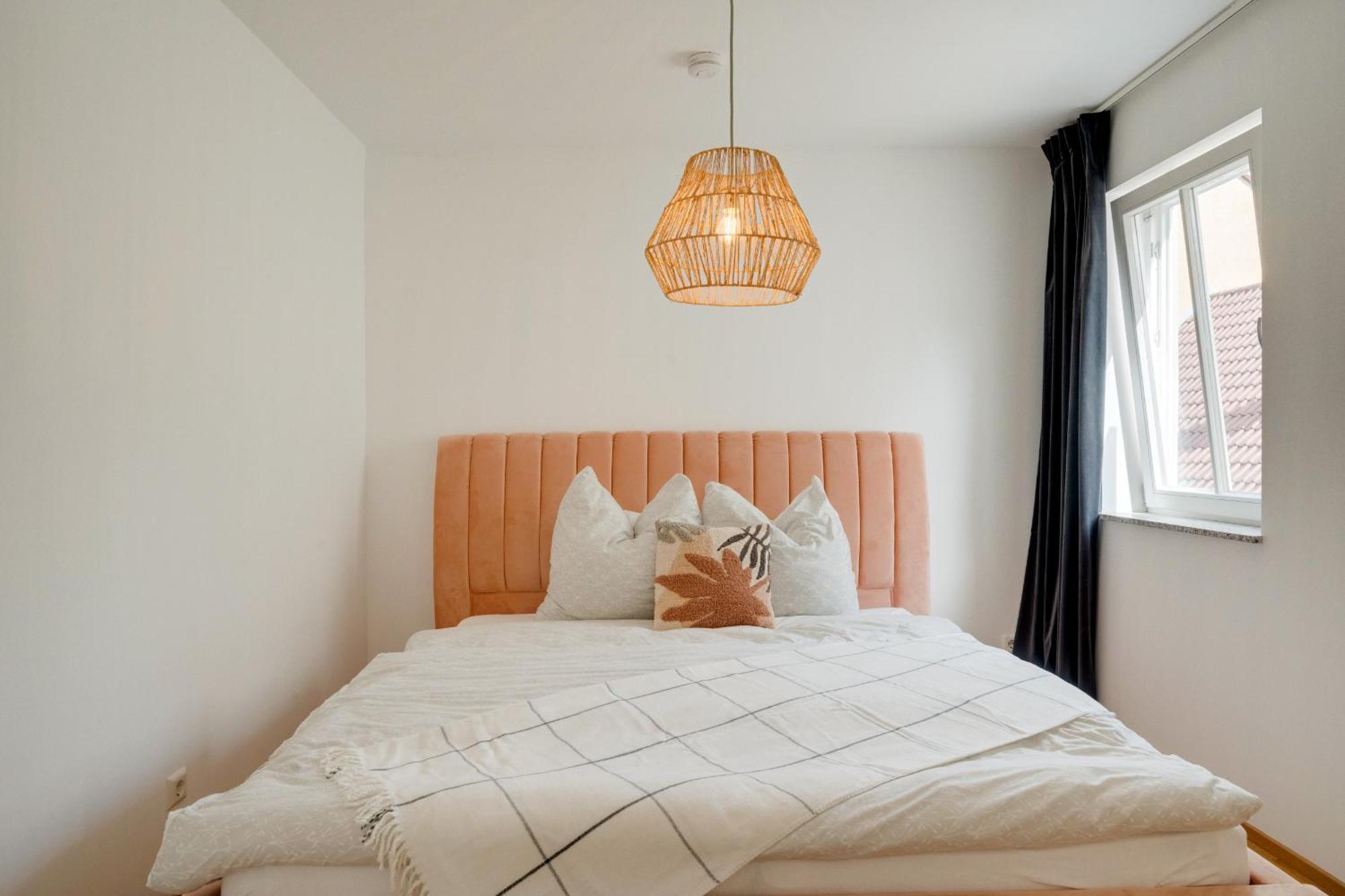 Altstadt Apartment 2 Zimmer Am Weibermarkt 罗伊特林根 外观 照片