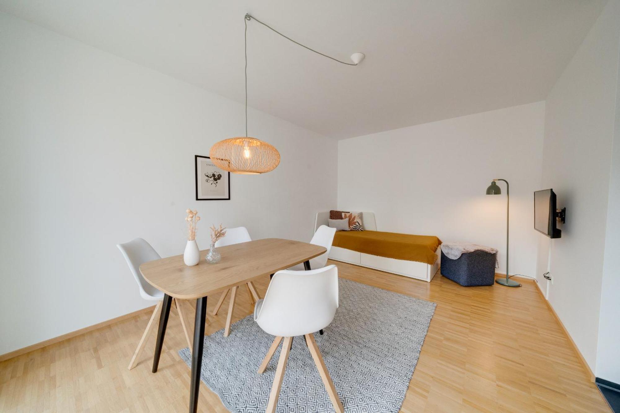 Altstadt Apartment 2 Zimmer Am Weibermarkt 罗伊特林根 外观 照片